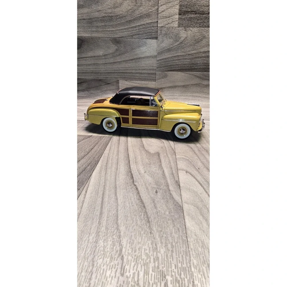 Danbury Mint, 1948 Ford Sportsman Convertible, 1:24 Diecast